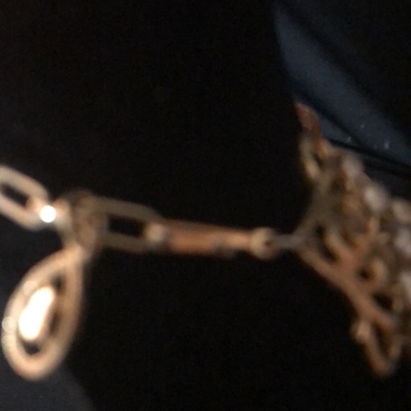 Layered Look With Matching clip earrings - Picture 4 of 4